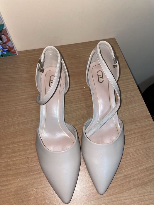 Продам туфли новые