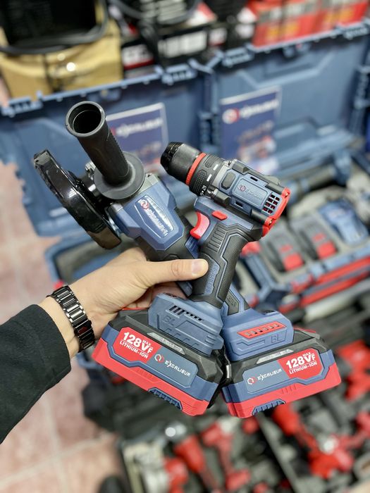 В наличии набор инструментов на аккумуляторе 2 в 1