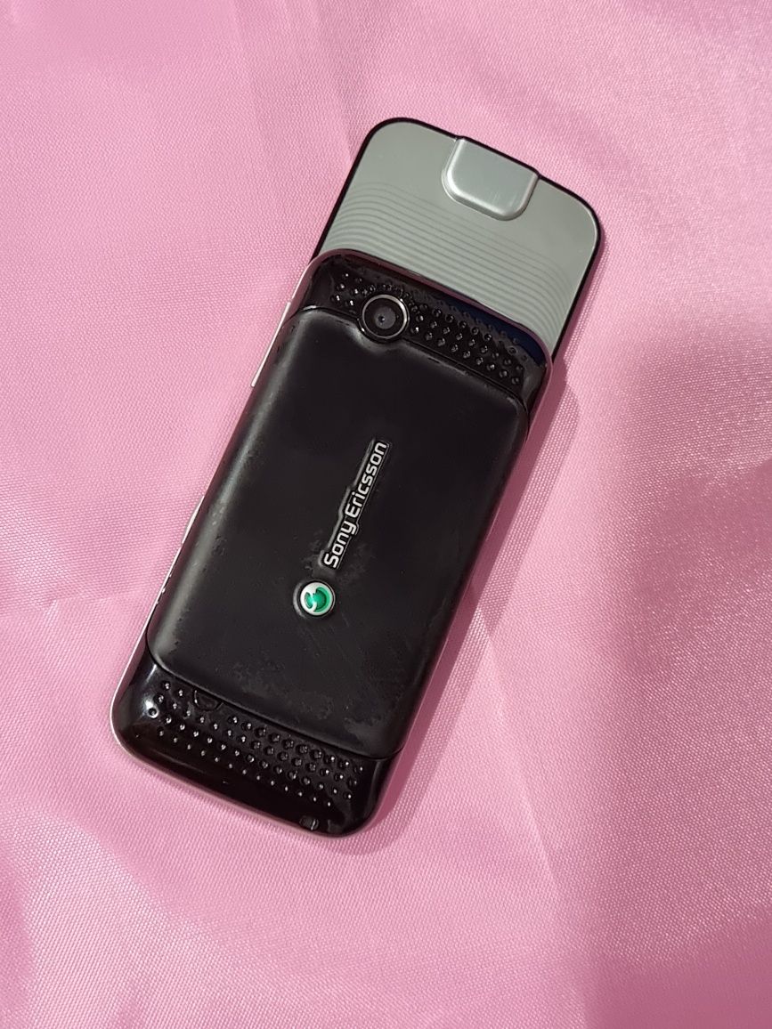 Super telefon pe sina - slide cu încărcătorul lui original
