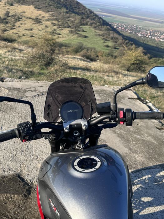 motocicleta Triumph Trident 660