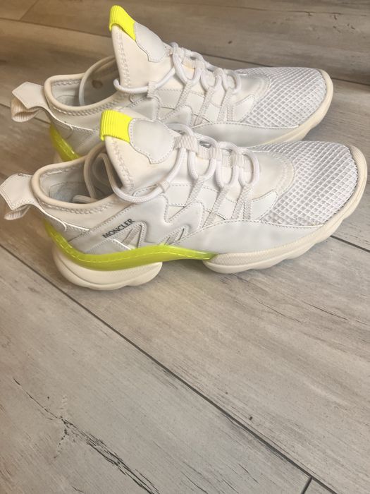 Moncler marimea 37,5