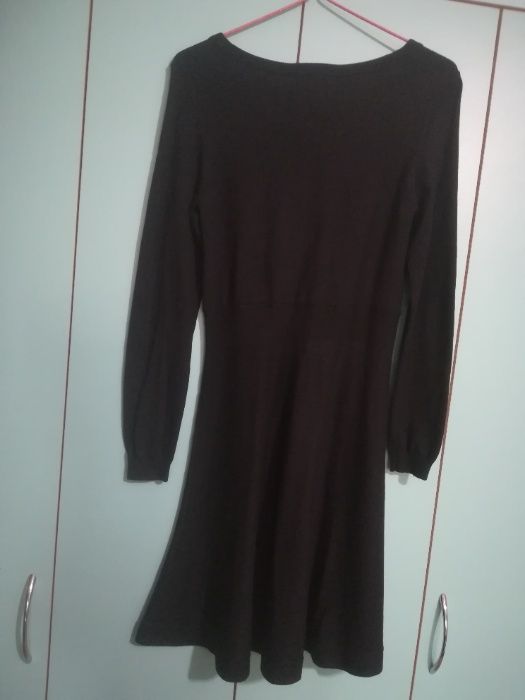 Vand rochie H^M mas S, neagra, noua fara eticheta