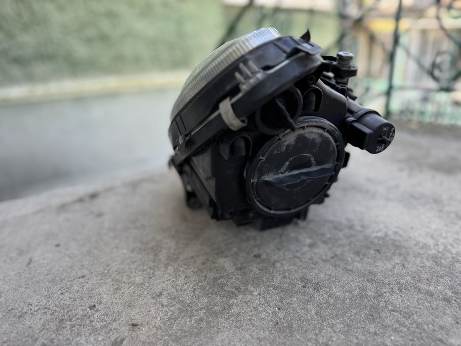 Ляв фар с оригинален ксенон и завиване за Mercedes CLS W219