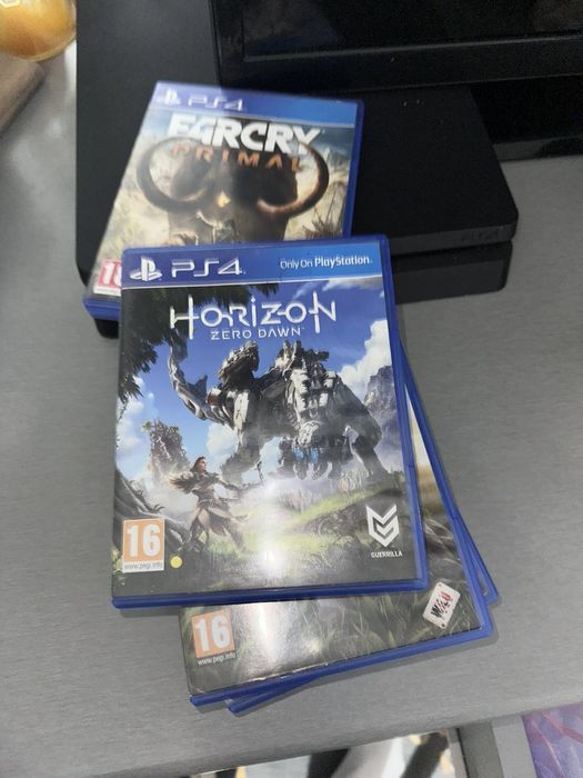 Продавам pleystation 4 slim