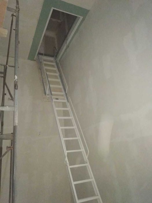 Чердачная лестница, мансардная , складная лестница, люк на крышу