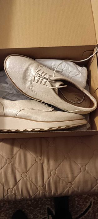 Продавам дамски обувки Clarks