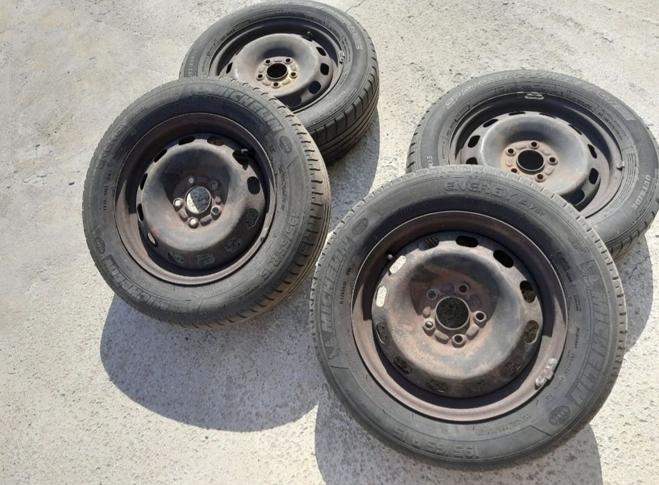 Genții auto pe 15  4 bucăți.