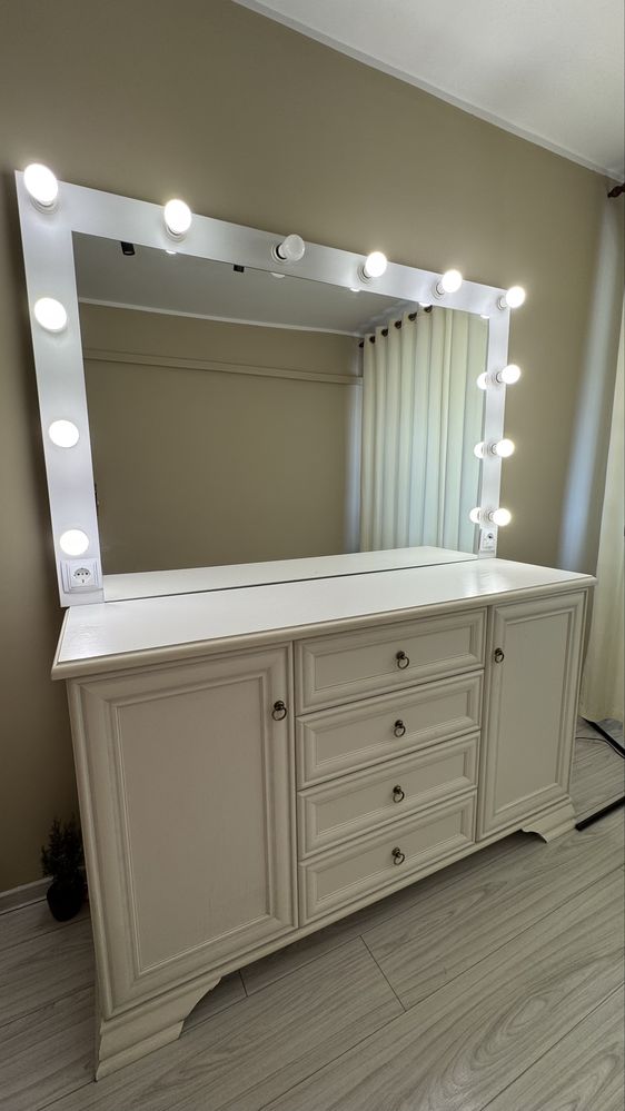 Mobilier masa cu oglinda makeup si scaun