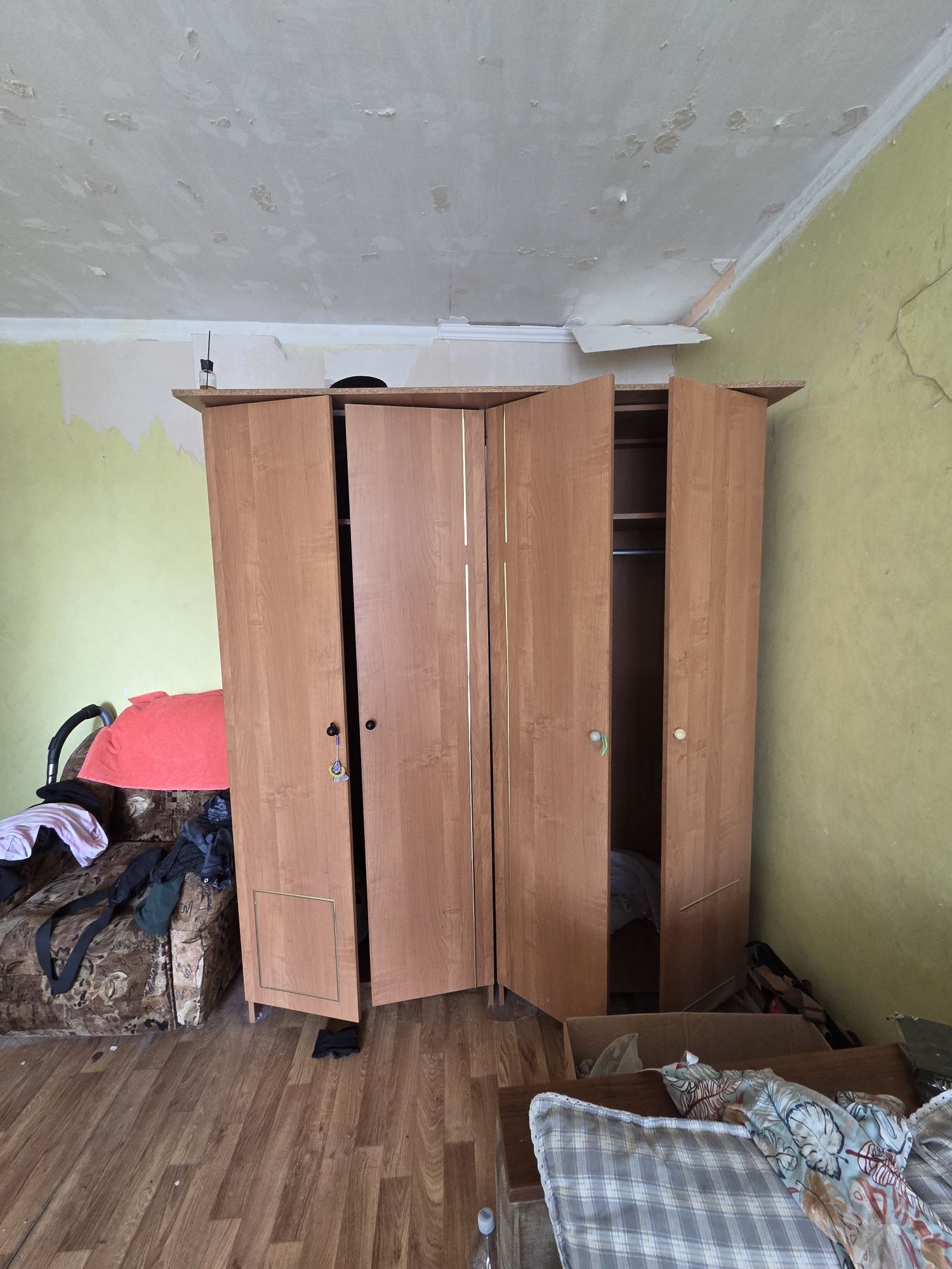 Бесплатно шкаф старый