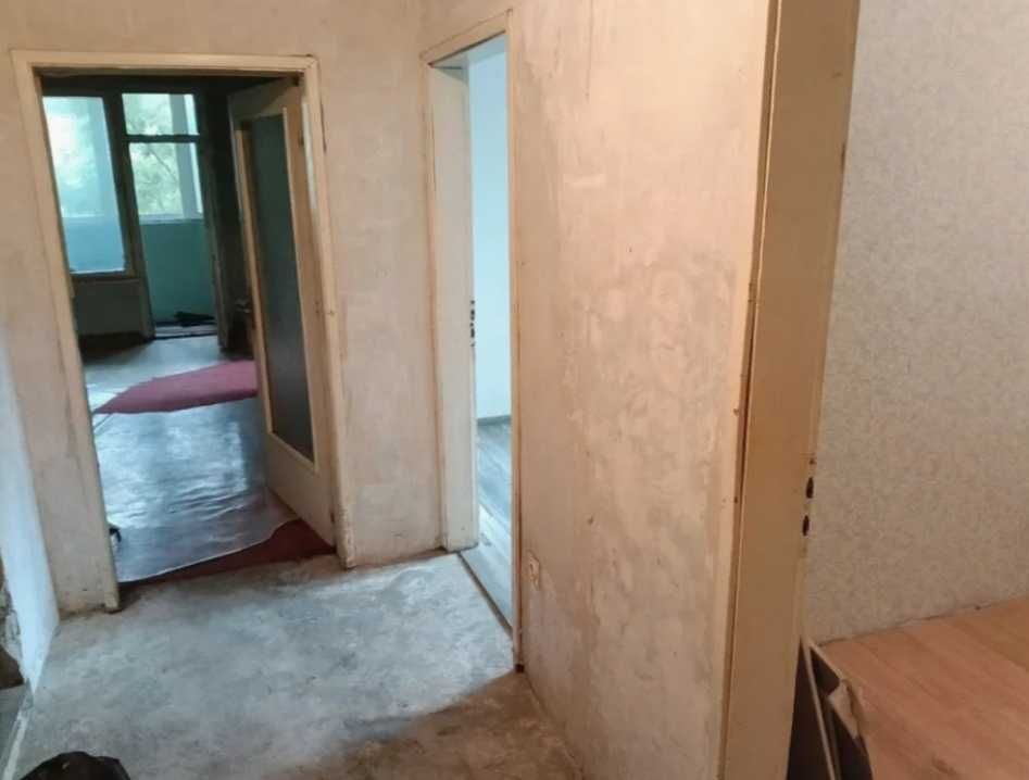 Тристаен апартамент в район „Кючук Париж“, до парк „Белите брези“