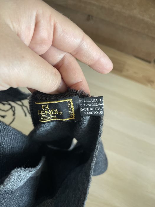 Esarfa Fendi 100% lână