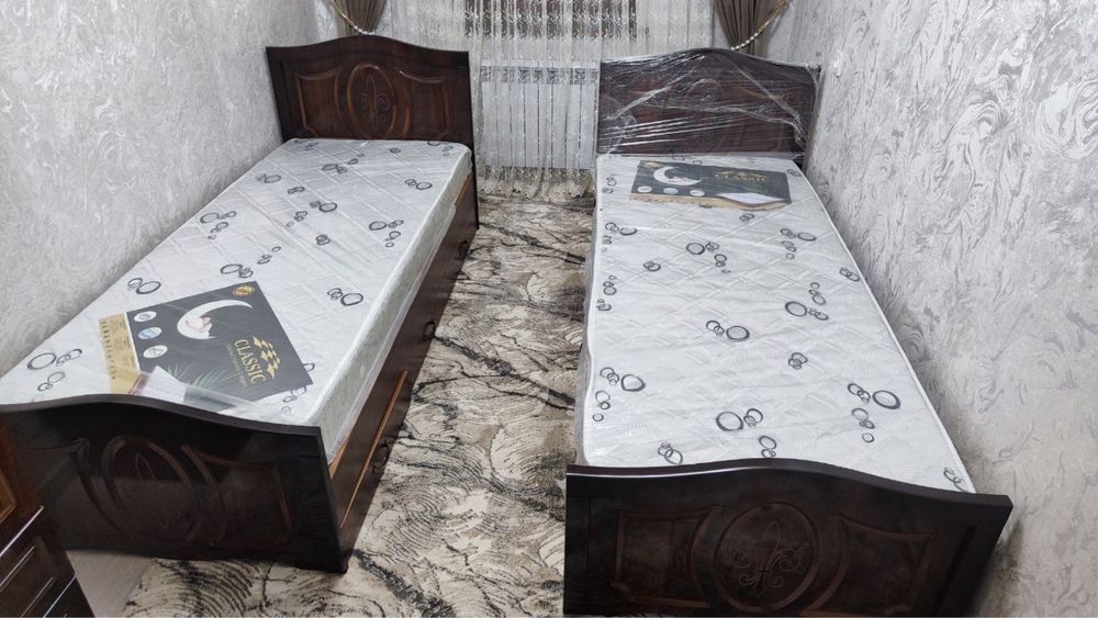 Спальний горнитур кровать шифонер