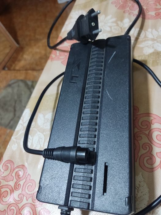 Încărcător litiu 67.5v 5A