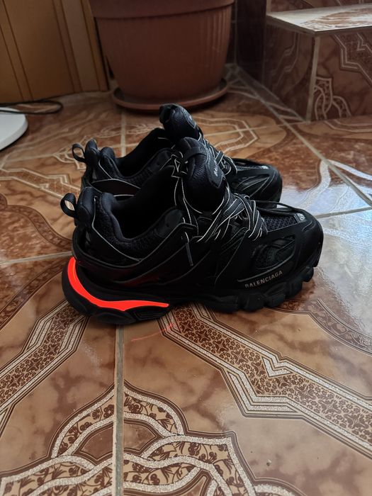 balenciaga track led