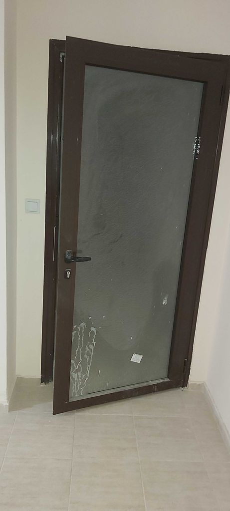Дава се под наем Едностаен апартамент в Бургас, Меден рудник - зона Б - 42 кв.м за 153 € - Снимка #3