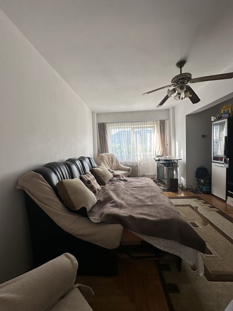 Chirie Apartament Etaj 3