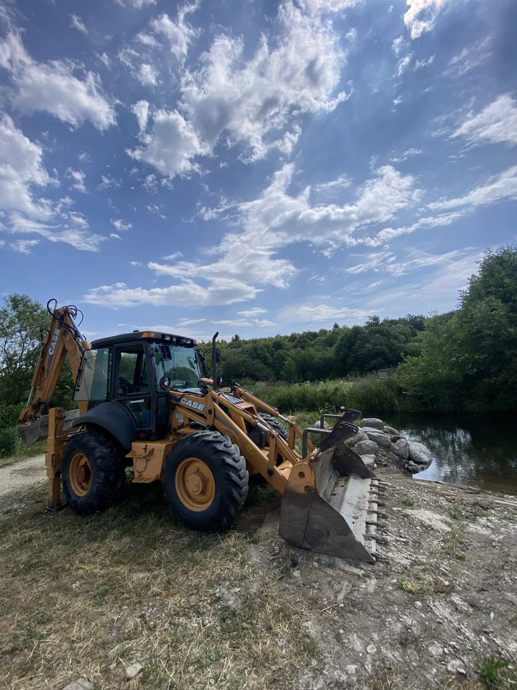 Buldoexcavator Case 695 SM