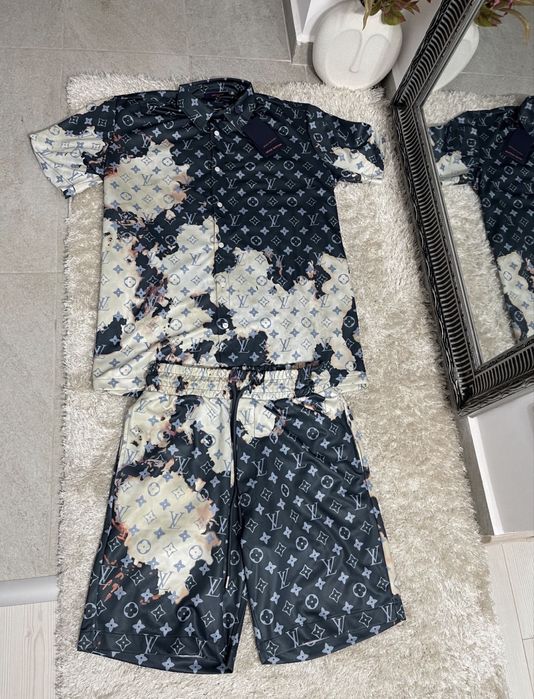 Compleu Louis Vuitton calitate Premium colectie noua