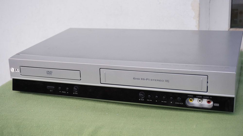 Video recorder VHS combo cu DVD player LG model V280 stereo Hi-Fi
