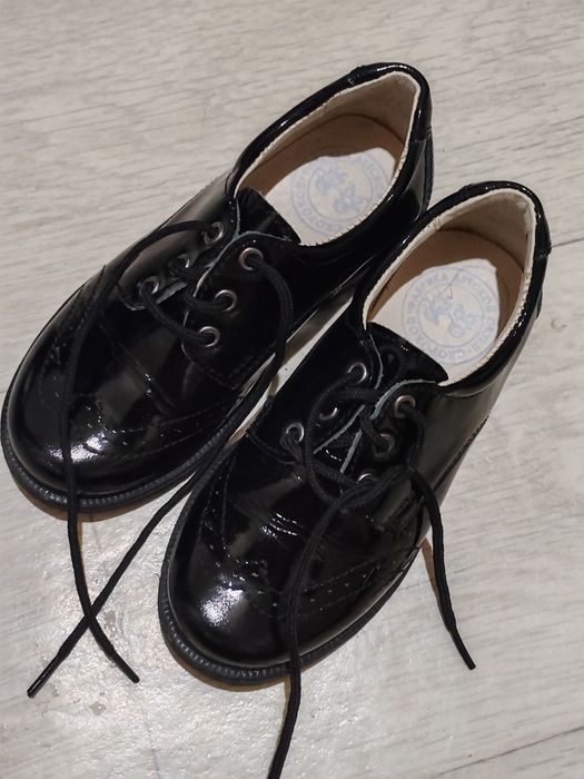 Продам ботинки детские и туфли