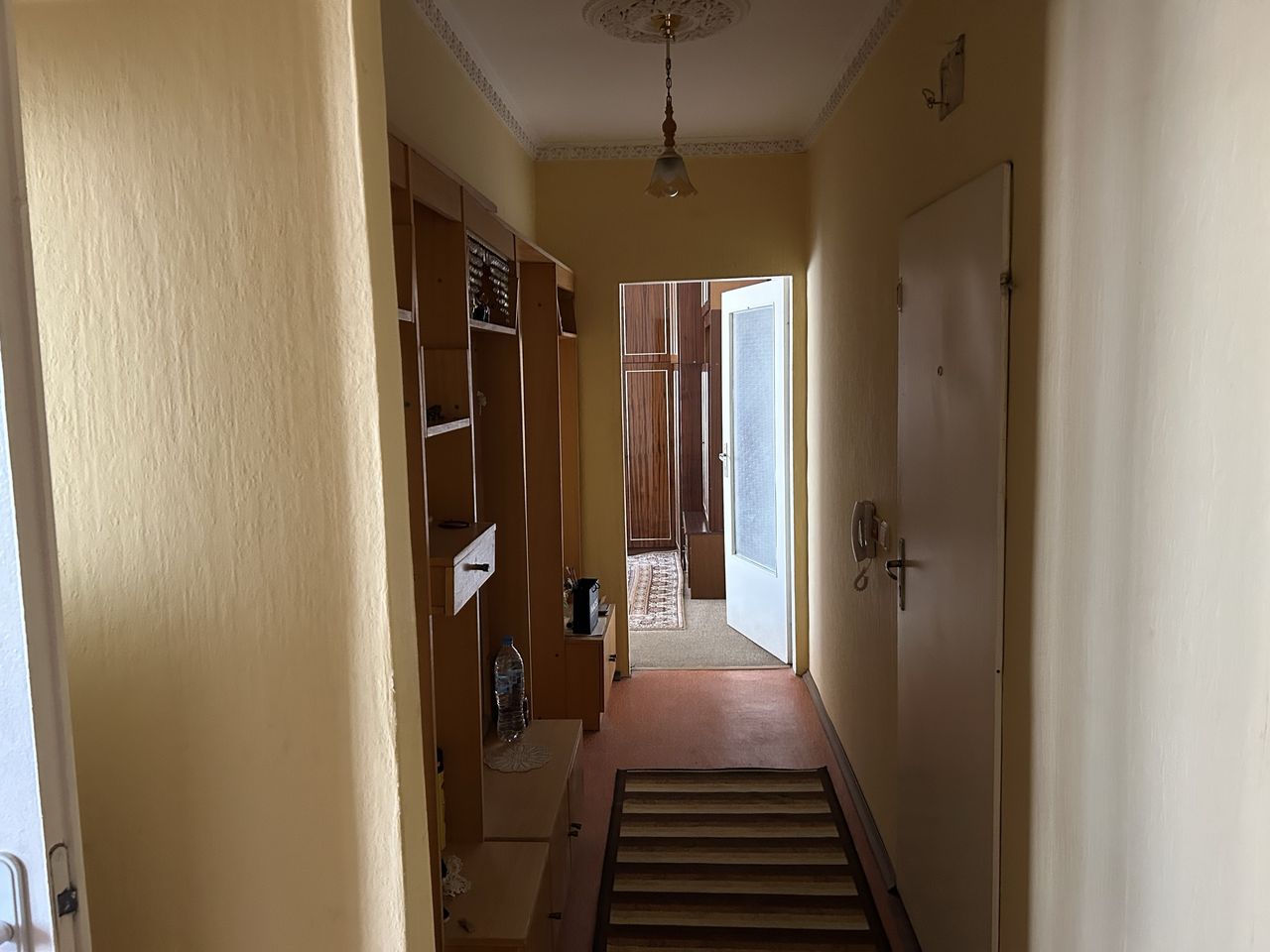 Дава се под наем Тристаен апартамент в Сливен, Център - 75 кв.м за 219.3 € - Снимка #5