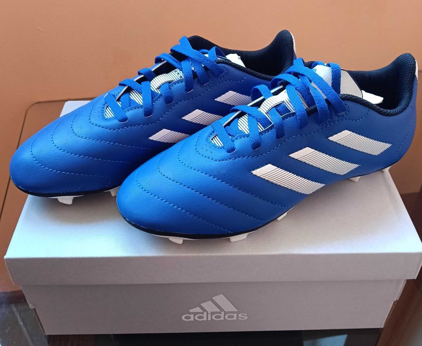 Нови детски обувки за футбол Adidas