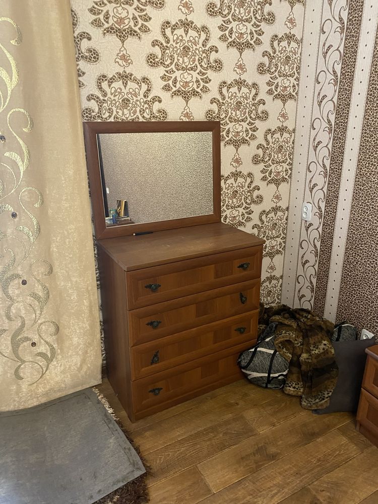 Комод с зеркалом
