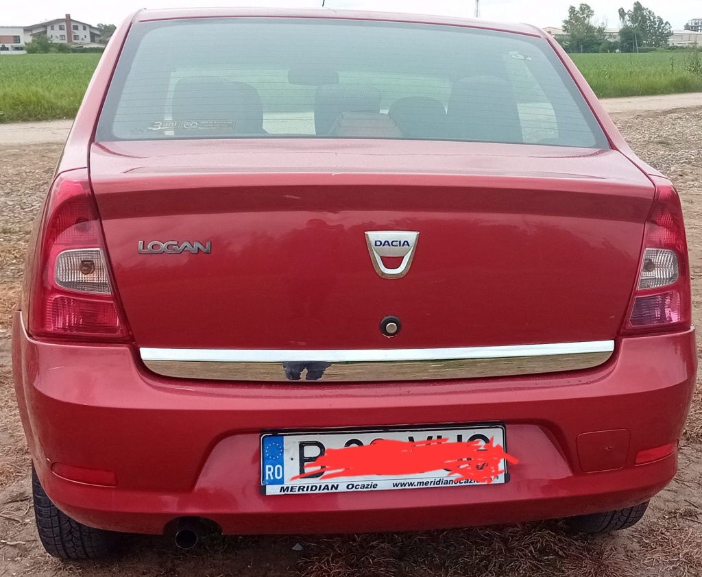 Vând Dacia Logan