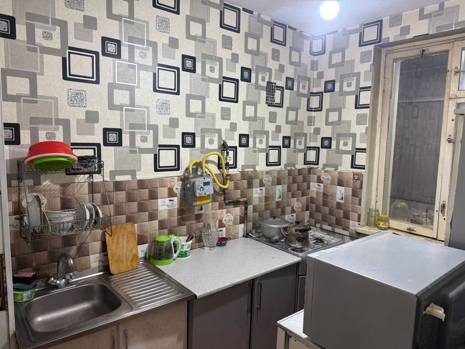 Jaxon market orqasida 1 etaj 2 xona