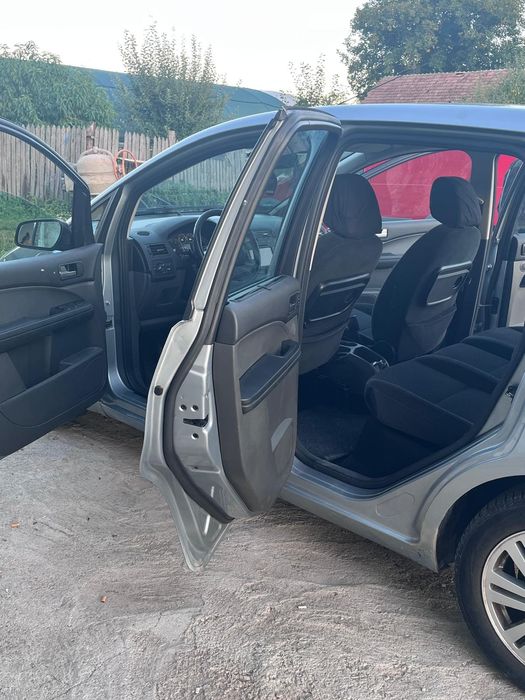 Vând Ford c-max  preț neg