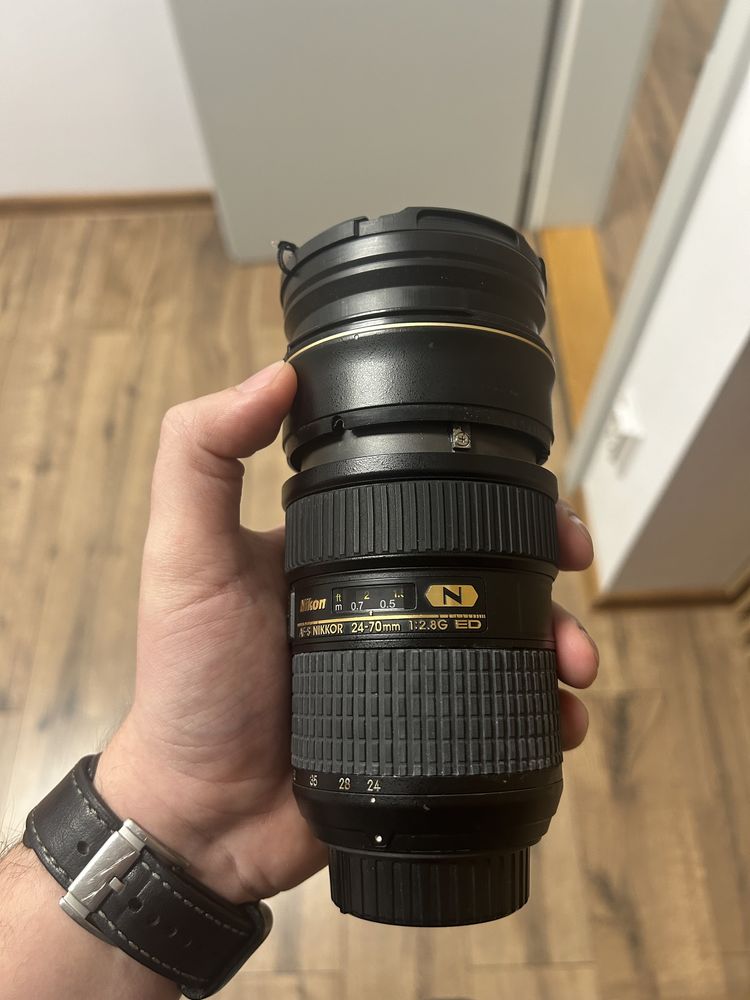 Vand Nikon D7100 si doua obiective si accesorii