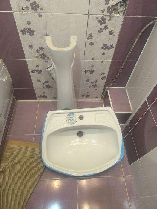 Раковина на ножке