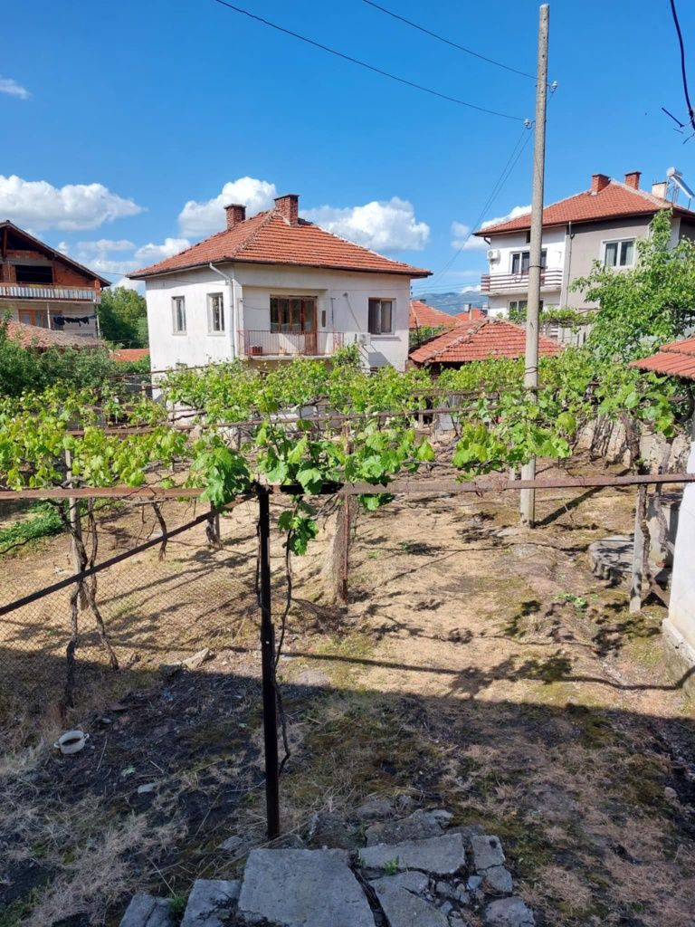 Продавам къща в с.Слокощица  ул.Димитър Канин 16