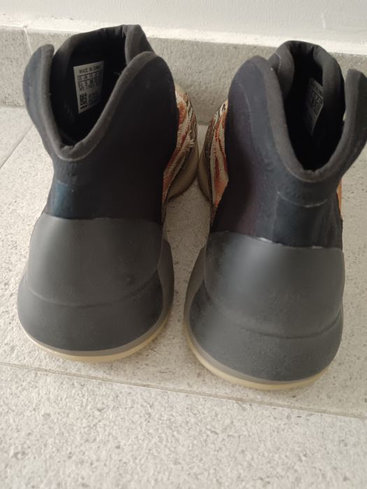 Adidași adidas Yeezy Qntm 38