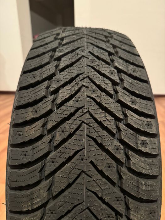 Зимняя резина комплект 235/55/20 Срочно