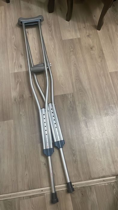 Продаю Костыли подмышечные