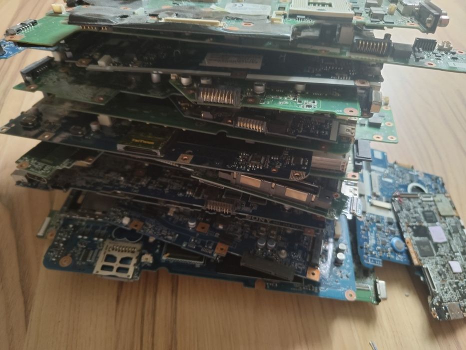Lot 20 placi de baza laptop pentru reciclare/piese