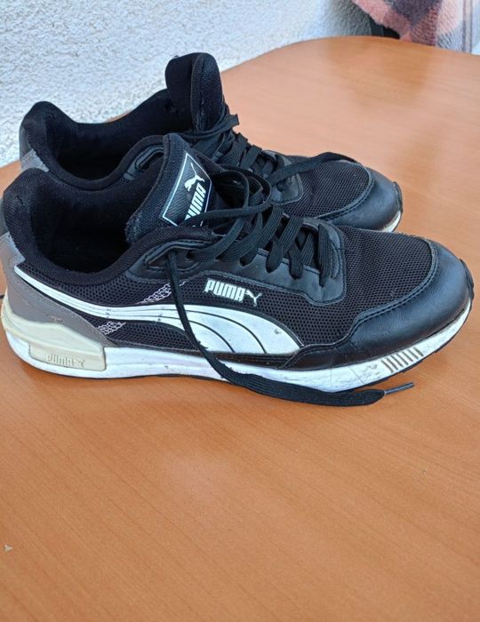 Vând pantofi sport Puma,.marimea 40,in stare buna.