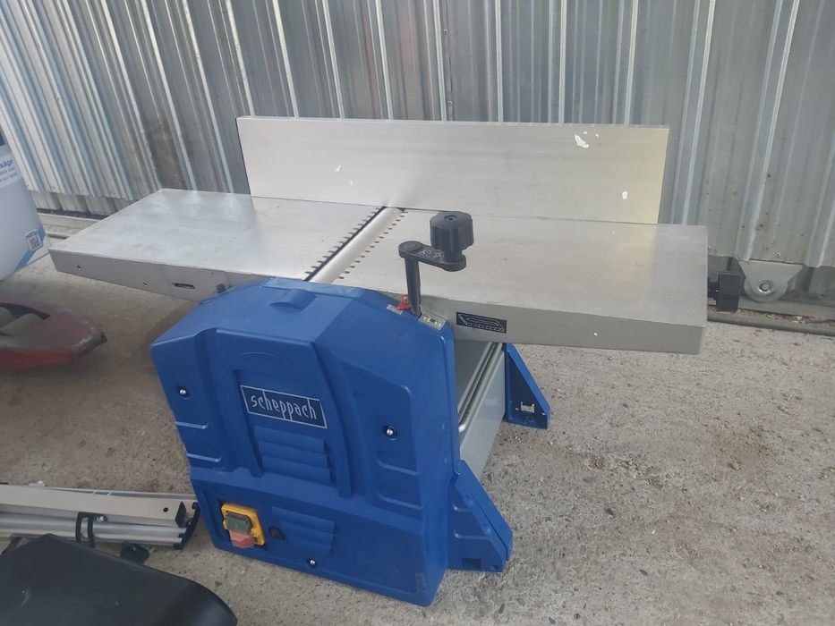 Masina de rindeluit ,putere motor 1500W , latimea de trecere 204 mm
