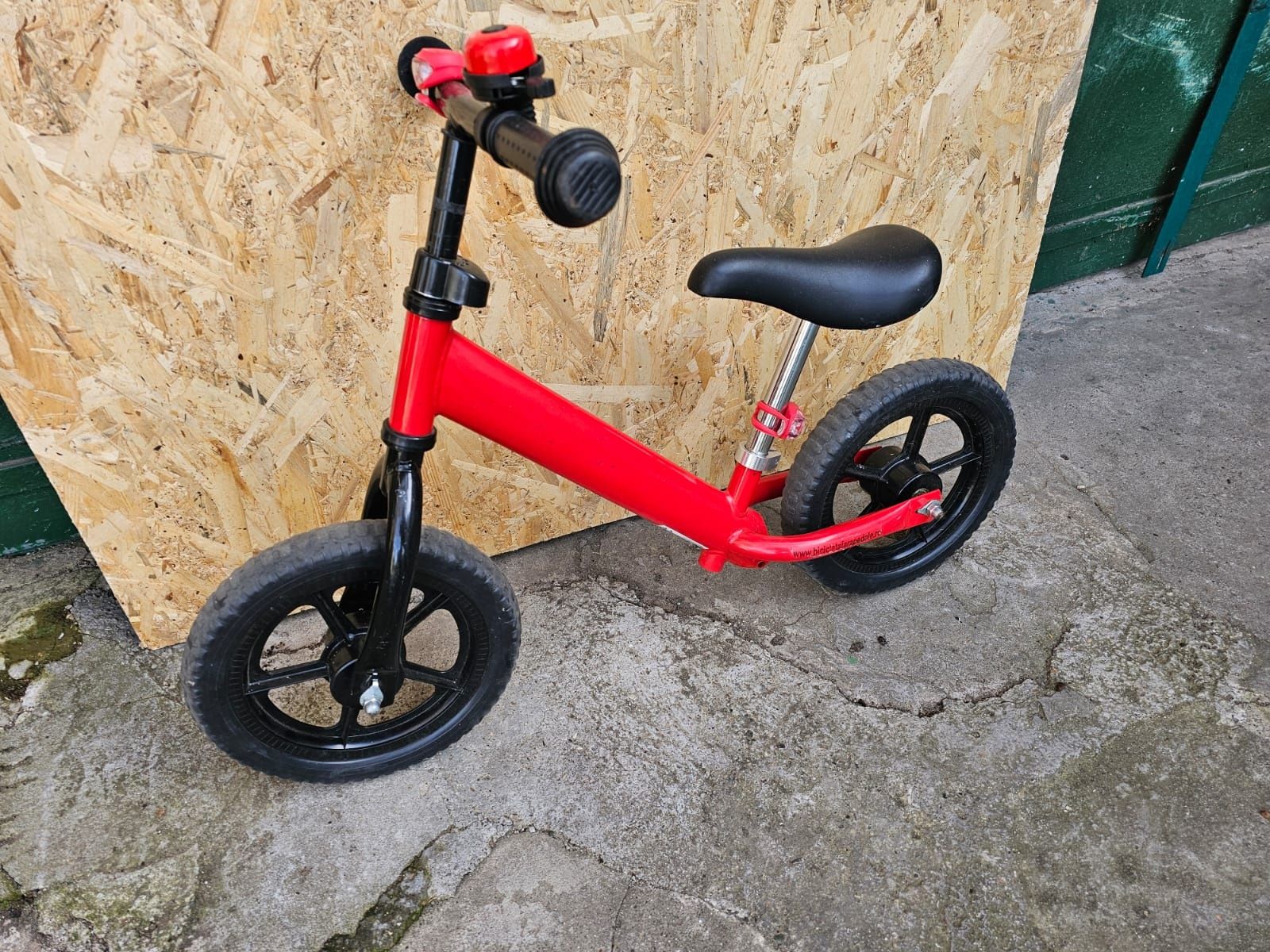 Bicicleta fara pedale (balance bike)