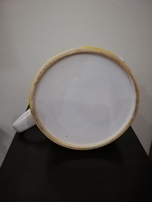 Много красива и сладурска каничка с лимони.