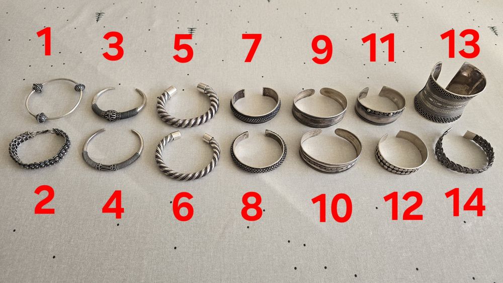 Сребърни гривни гравирани