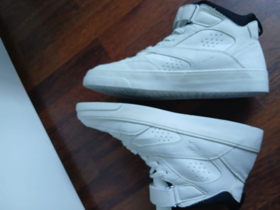 Adidași  ghete albi