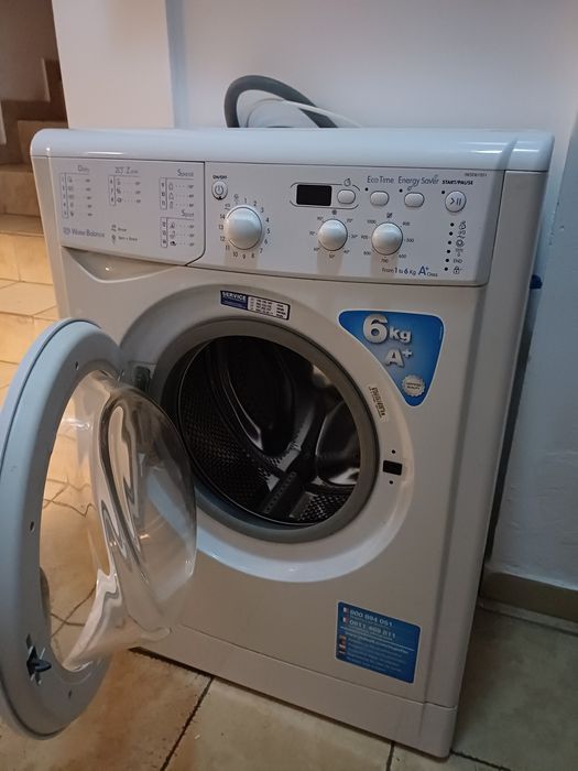 Vând masina de spalat INDESIT