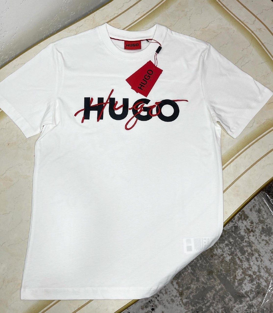 Футболки от бренда HUGO BOSS