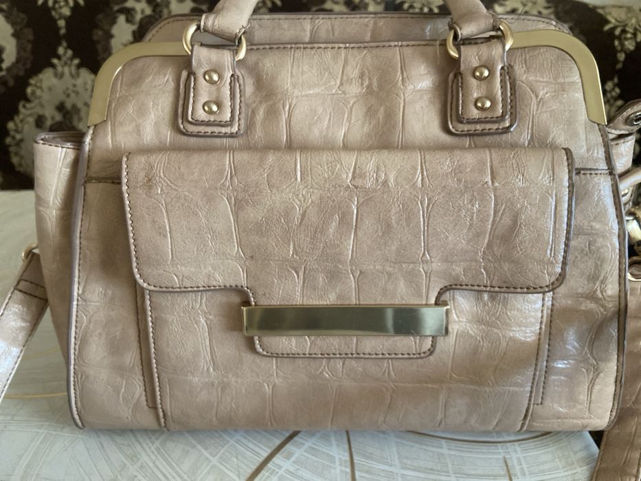 Сумку женскую добротную Aldo