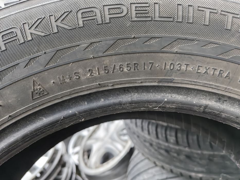 215 65 17" Зимни гуми 9мм грайфер