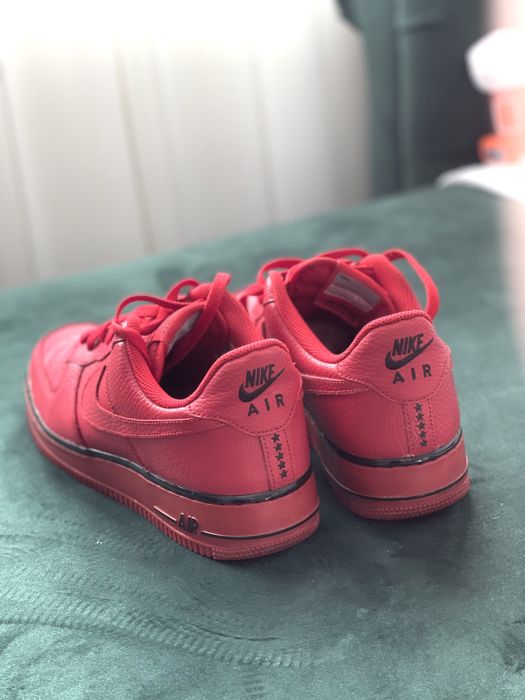 Vând adidasi NIKE Air Force 1 triple gym