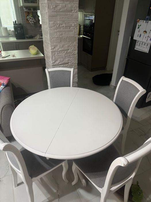 Masa de lemn extensibile + 4 scaune de vânzare