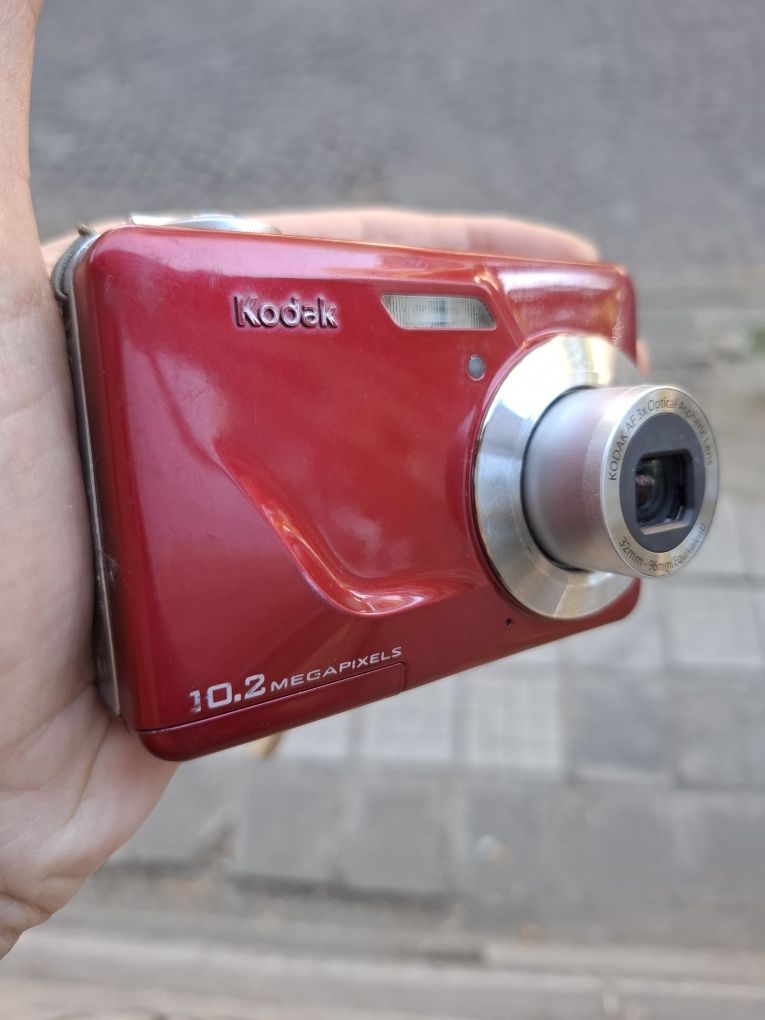 Компактен дигитален фотоапарат KODAK EasyShare C180
